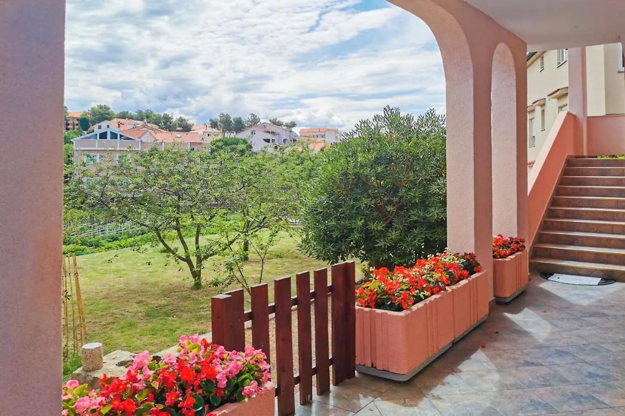 Apartments Slavica Lopar 0*,