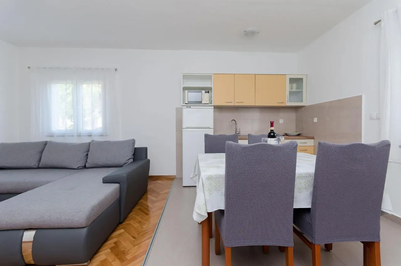 Apartments Slavica Lopar