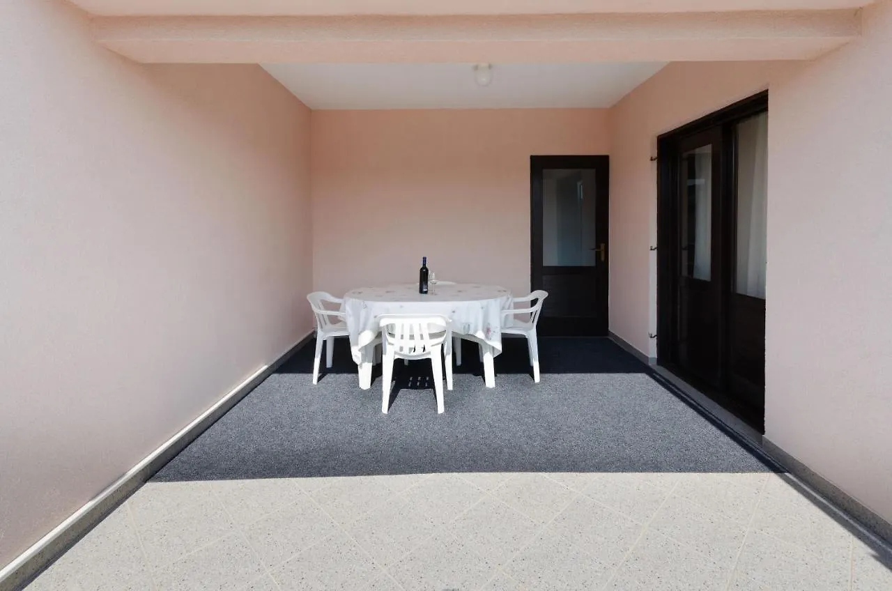 Apartments Slavica Lopar