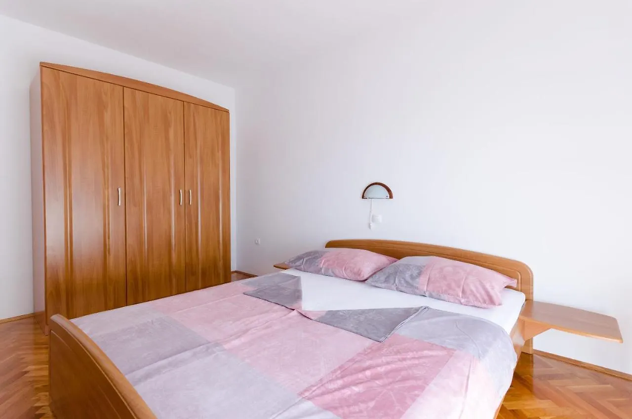 Apartments Slavica Lopar