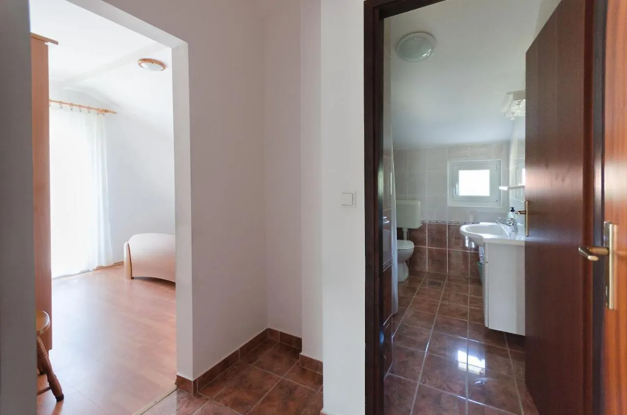 Apartments Slavica Lopar
