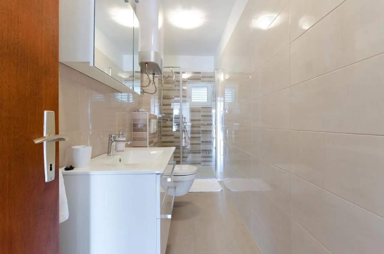 Apartments Slavica Lopar