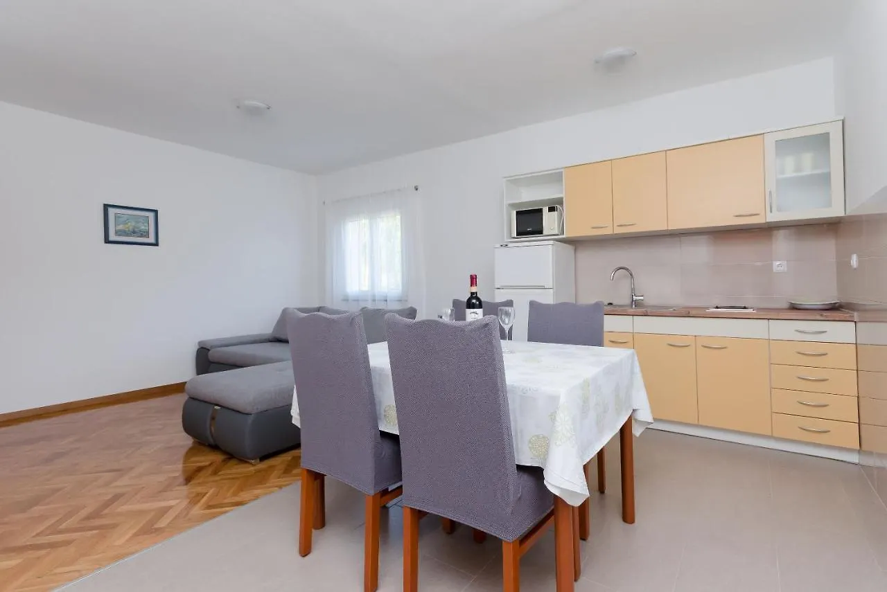 Apartments Slavica Lopar