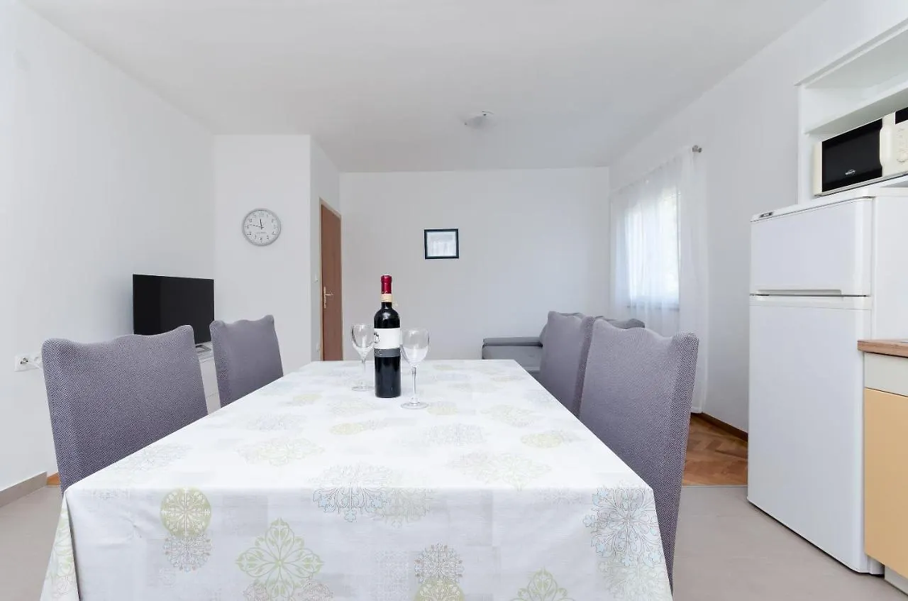 Apartments Slavica Lopar