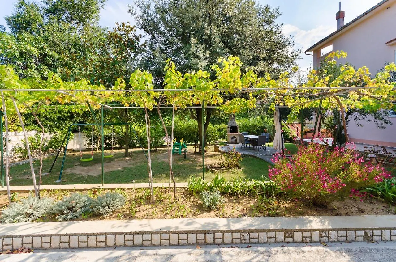 Apartments Slavica Lopar