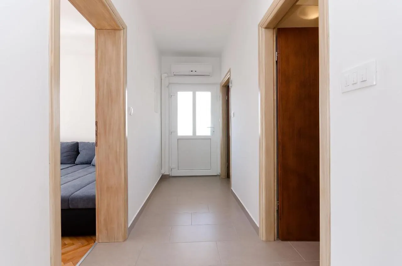 Apartments Slavica Lopar