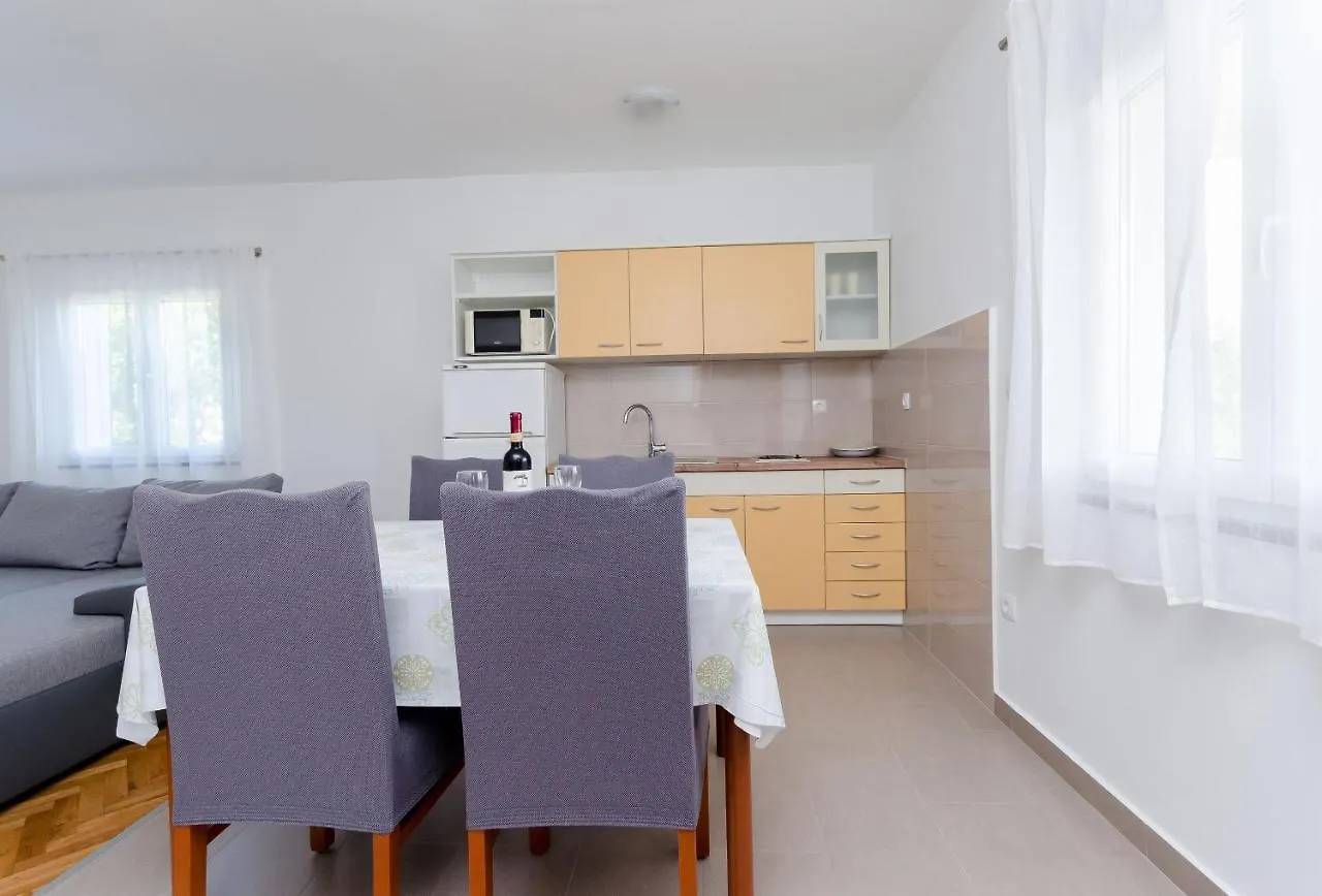 Apartments Slavica Lopar