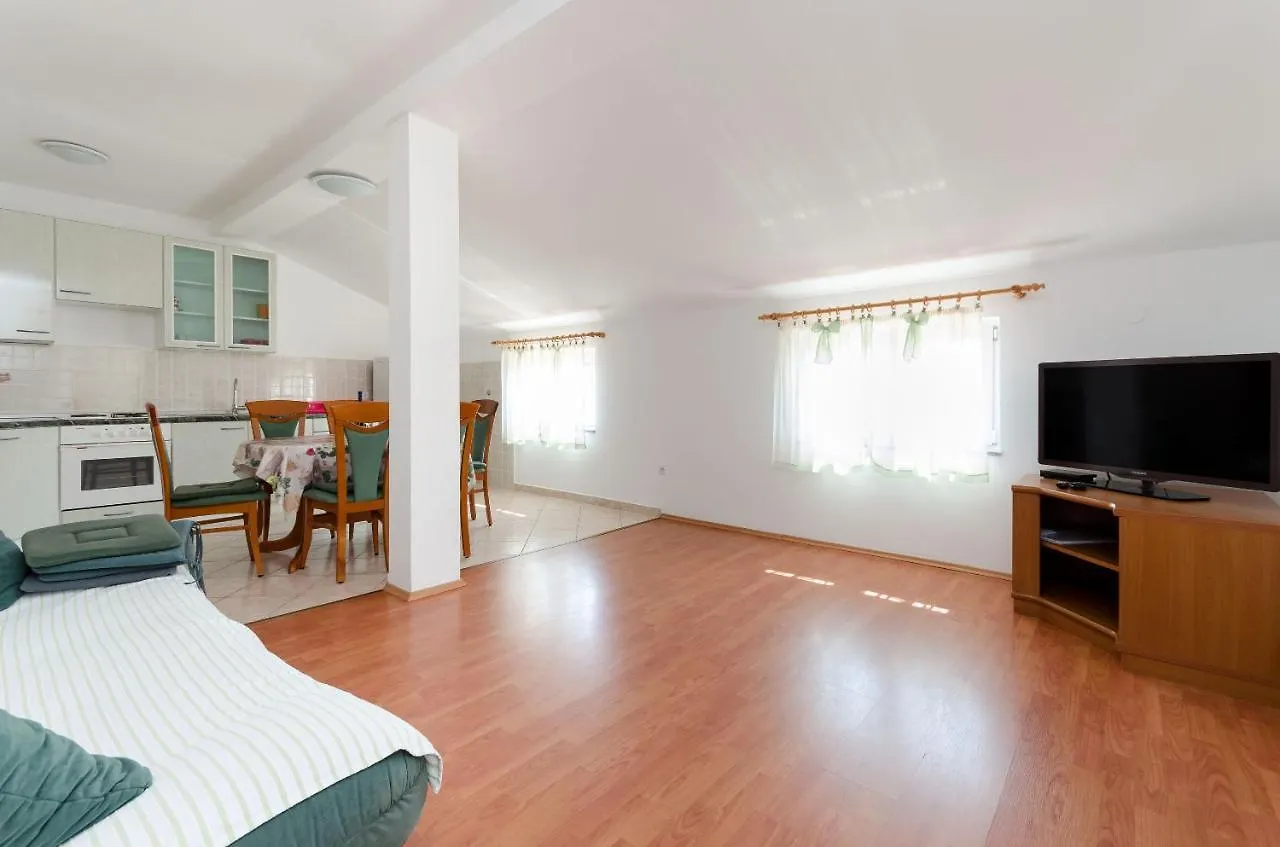 Apartments Slavica Lopar