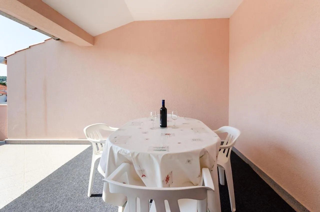Apartments Slavica Lopar 0*,
